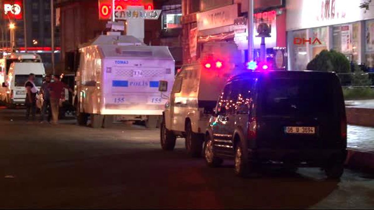 Diyarbakır\'da AK Parti İl Başkanlığına Bombalı Saldırı: 1 Yaralı