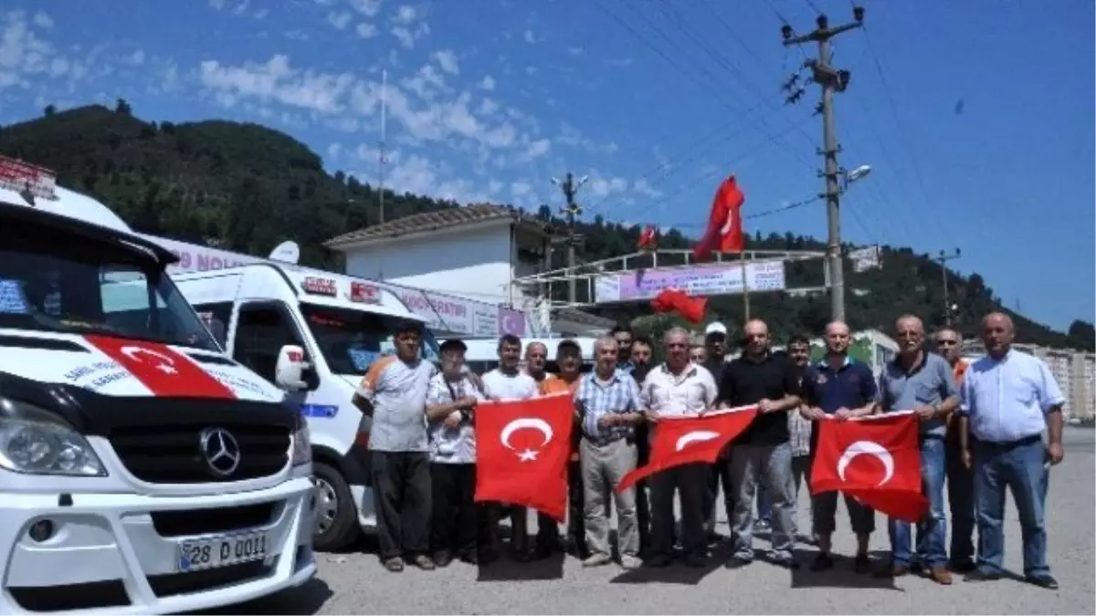 Giresun\'da Dolmuşlar Türk Bayrakları ile Süslendi