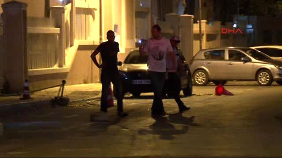 İzmir - Emniyet Müdürlüğü Önünde Şüpheli Paket Alarmı