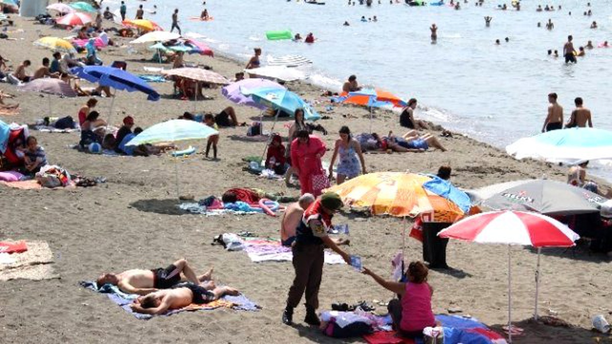 Jandarma Plaja İndi, Vatandaşları Uyardı