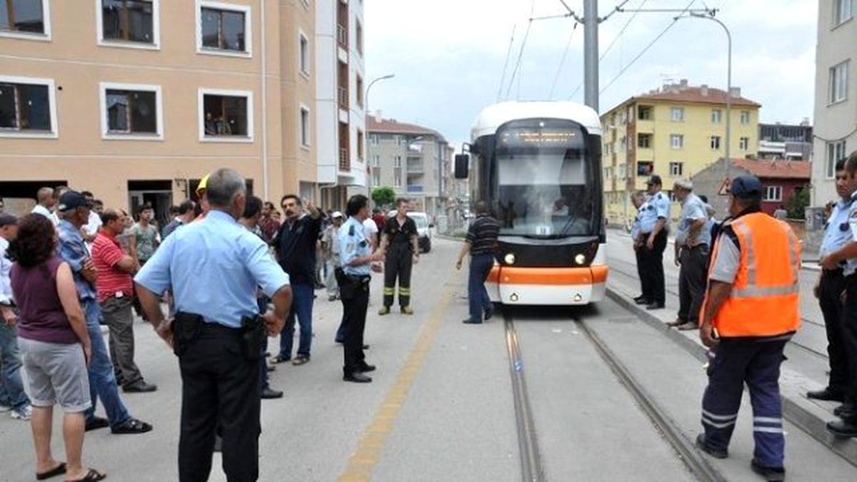 Tramvayın Çarptığı Kadın Ağır Yaralandı