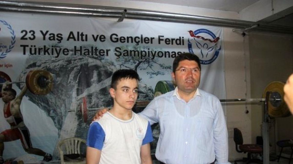 AK Partili Tunç\'tan, Avrupa Halter Şampiyonuna Tebrik Ziyareti