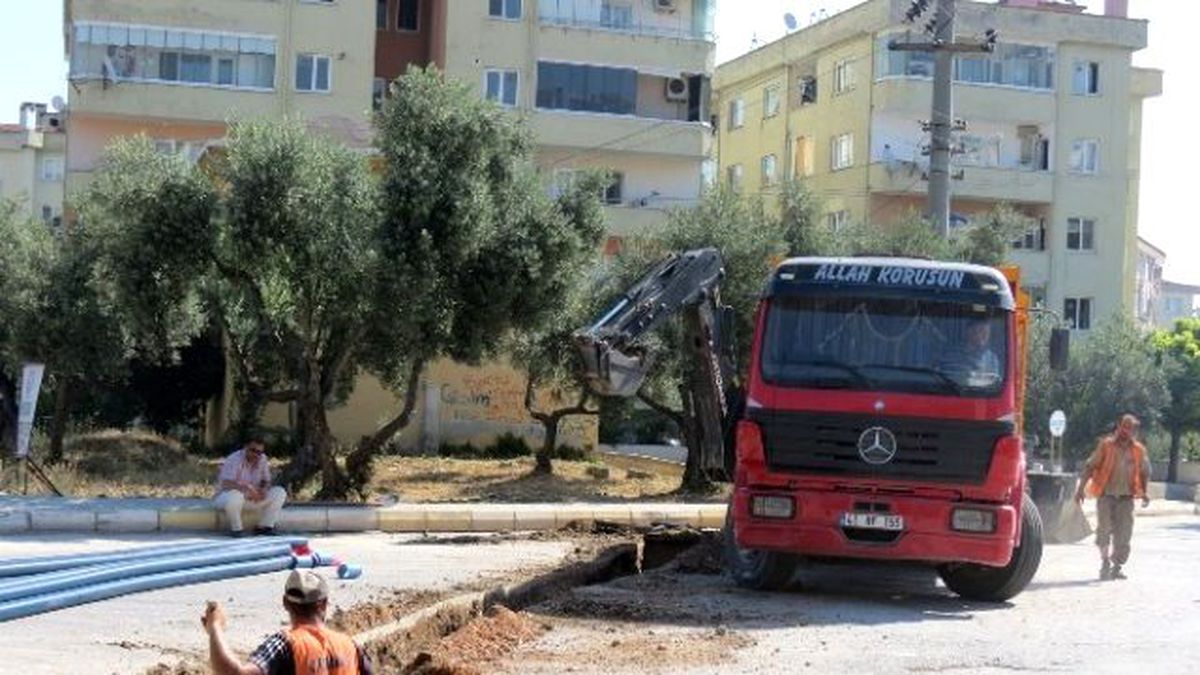 Uedaş Halitpaşa Mahallesi\'nde Kabloları Yer Altına Alıyor