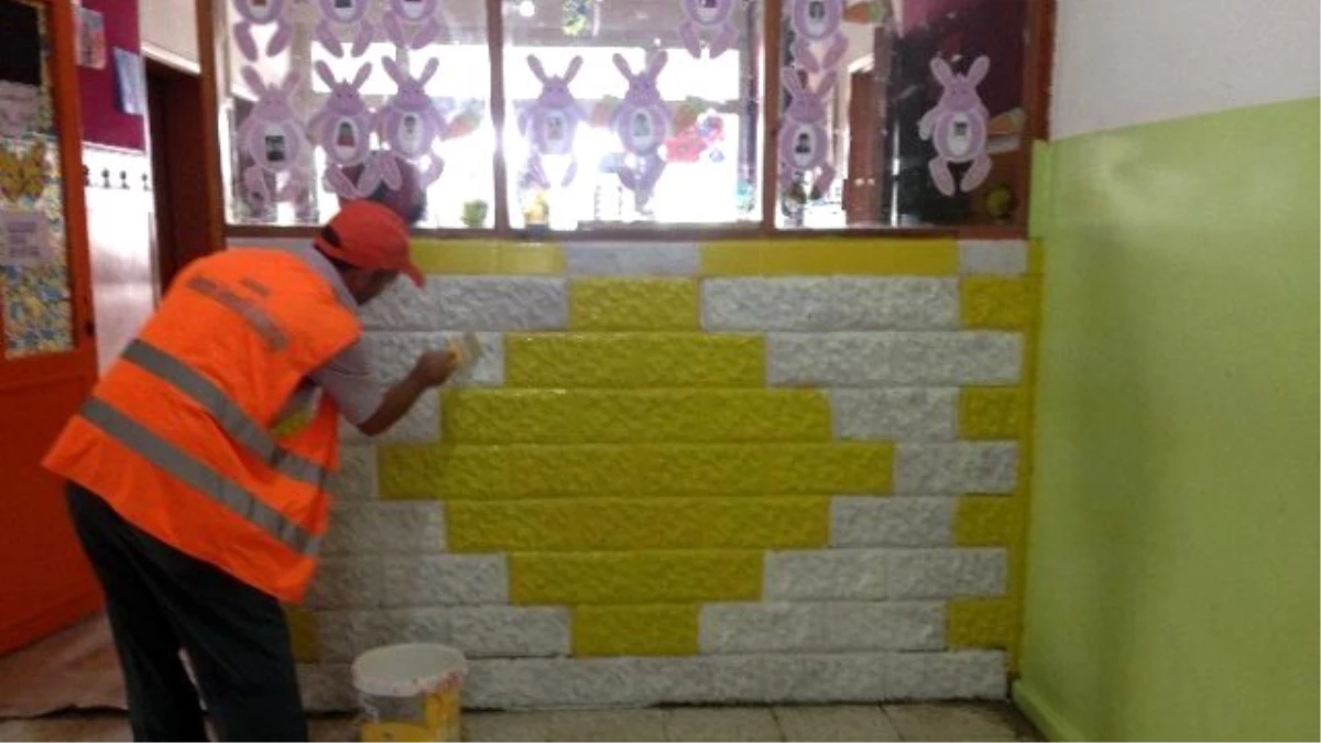 Adana\'da Okullar Hükümlülerin Ellerinde Renkleniyor