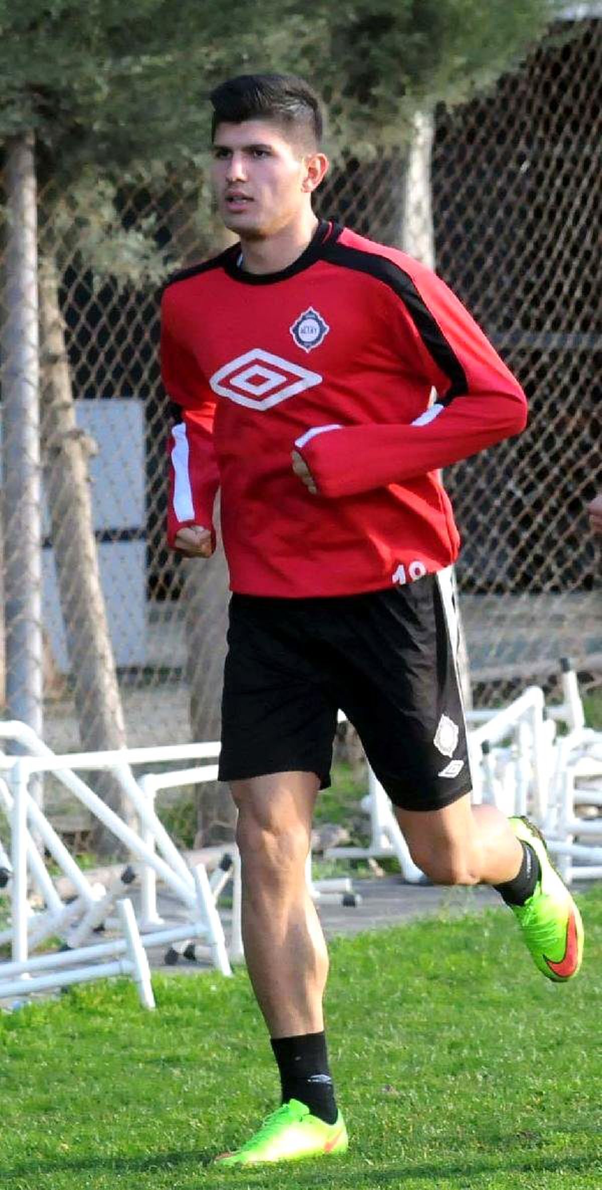 Altay'da Berkant Kapıdan Döndü