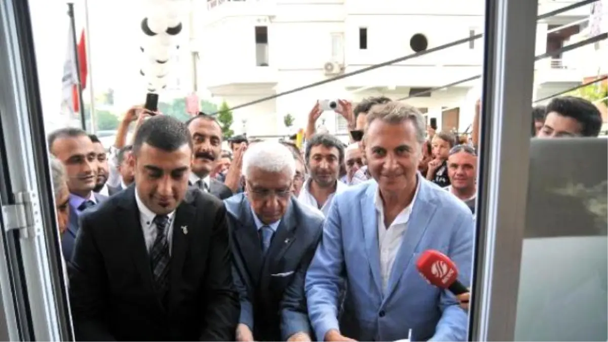 Beşiktaş Başkanı Fikret Orman Dernek Açtı