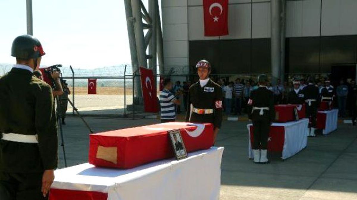 Bingöl\'de Şehit Düşen 3 Askere Uğurlama Töreni