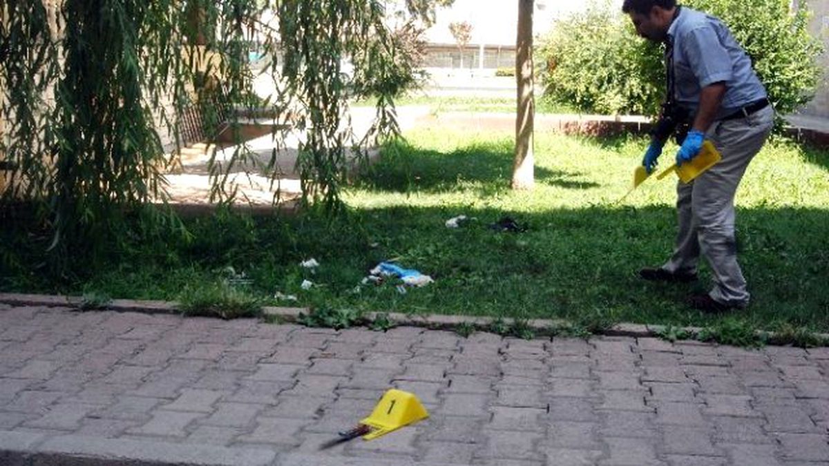 Cami Avlusunda Cinayet