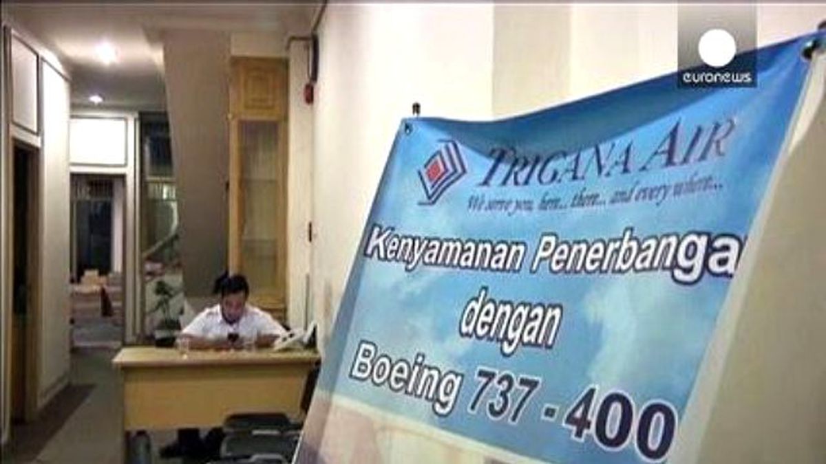 Endonezya\'da Kaybolan Yolcu Uçağının Enkazı Bulundu