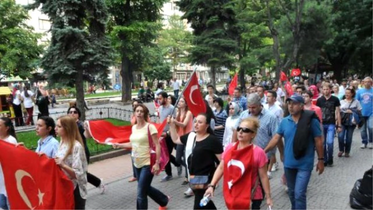 Eskişehir\'de Terörü Lanetleme Yürüyüşü