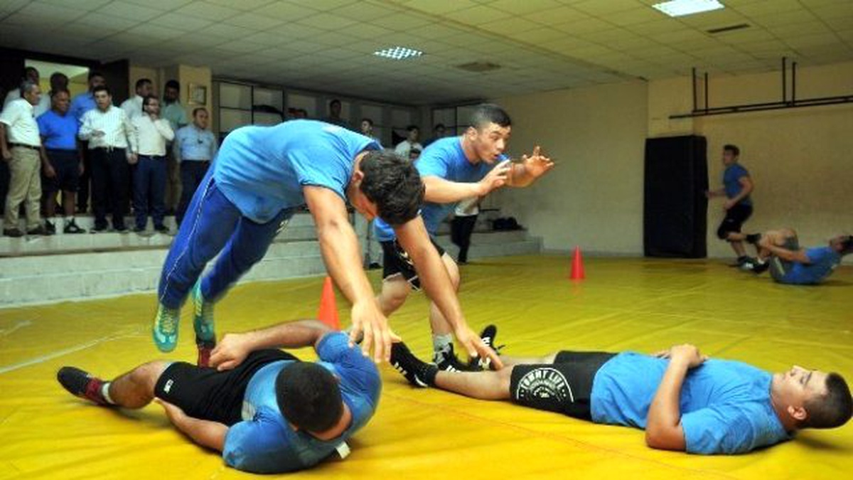 Kepezli Çocuklar Tam Olimpik Havuzda Yüzüyor