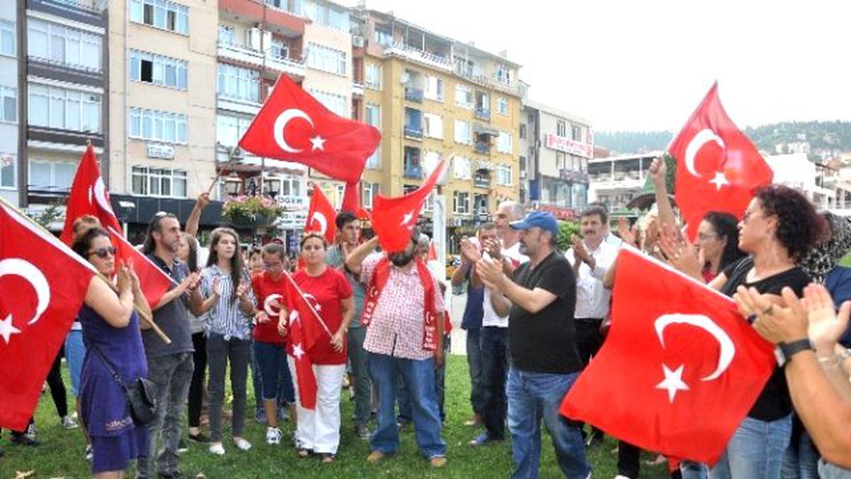 Kocaeli\'de \'Teröre Lanet Yürüyüşü\'ne Katılım Az Oldu