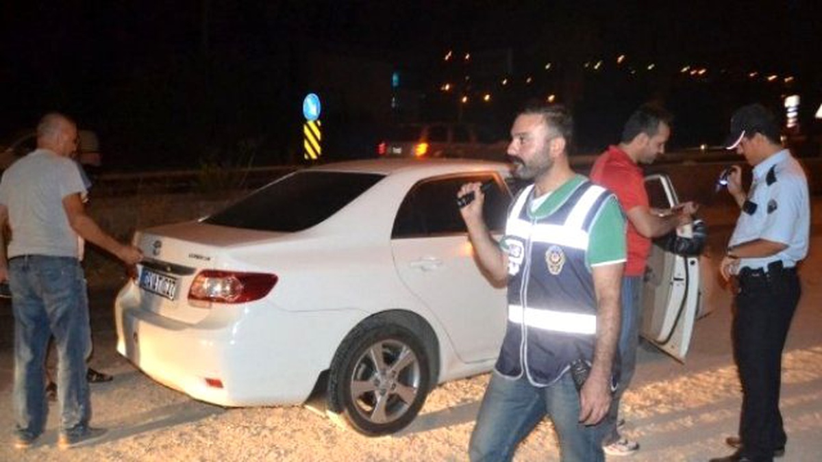 Kuşadası\'nda Çeşitli Suçlardan Aranan 8 Kişi Yakalandı