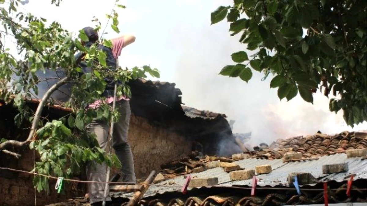 Osmaneli\' de Metruk Binada Çıkan Yangın Korkuttu