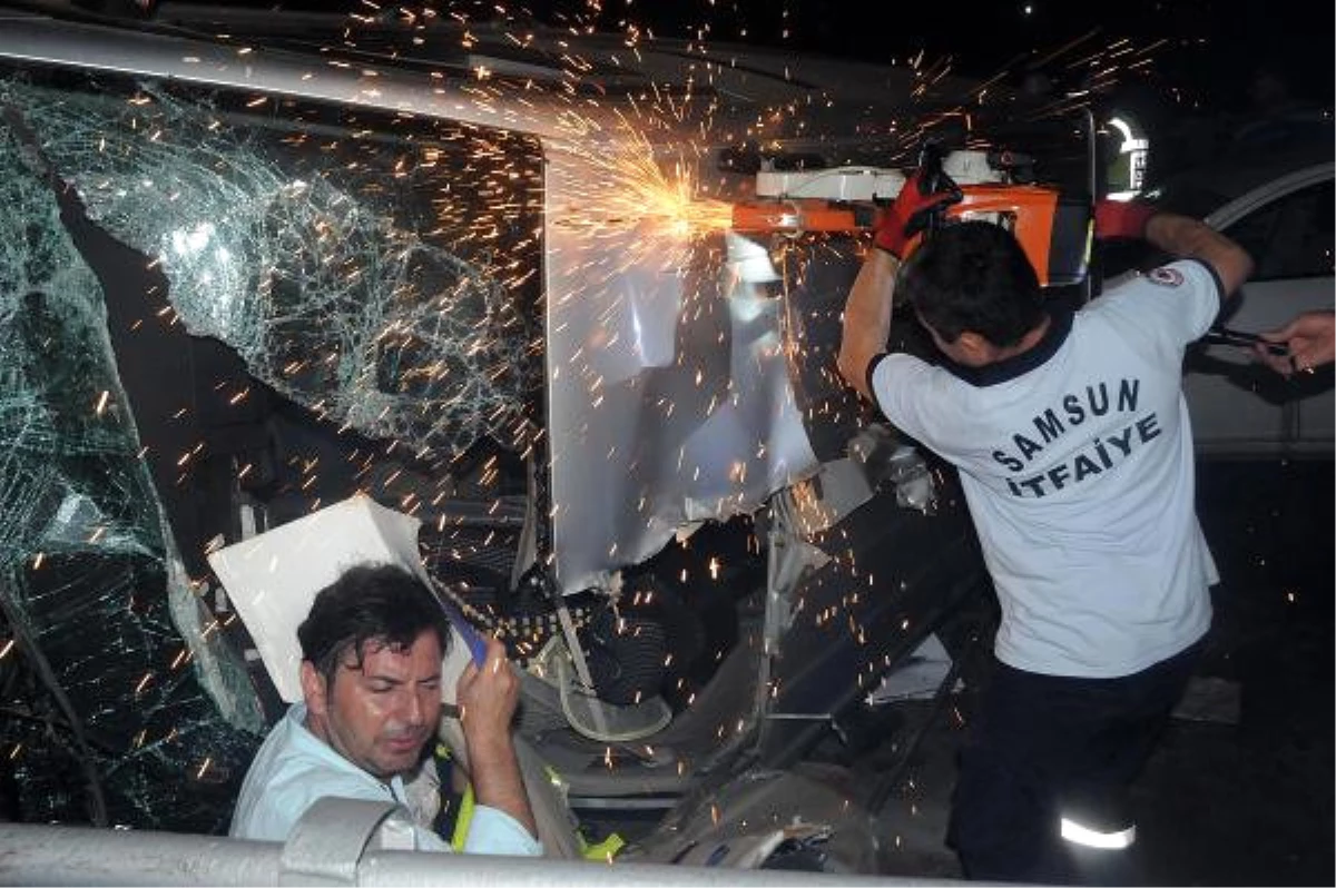 Samsun\'da Trafik Kazası: 4\'ü Polis, 6 Yaralı