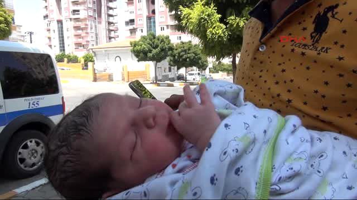 Şanlıurfa Yeni Doğmuş Bebeği Parka Bıraktılar