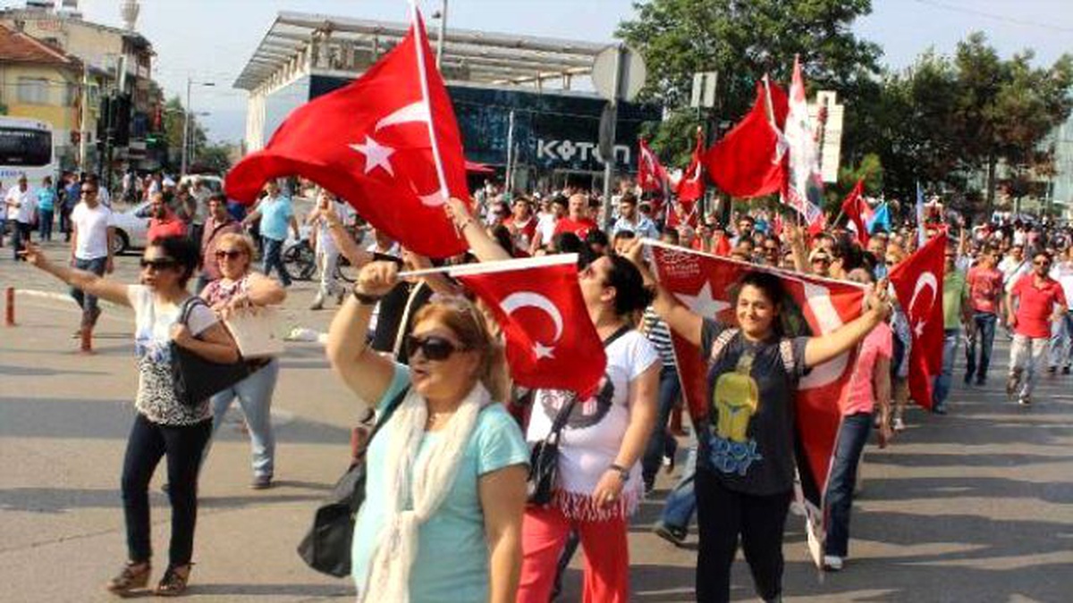 Sosyal Medya Aracılığıyla Topranarak, Şehitler İçin Yürüdüler