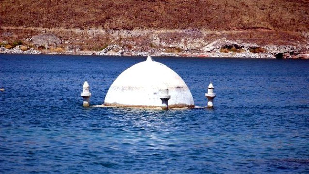 Sular Çekilince Baraj Altında Kalan Köy Göründü