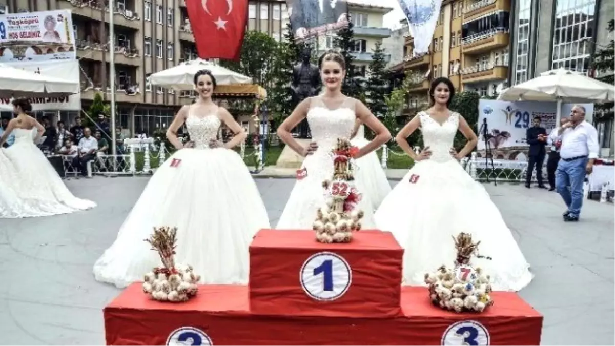 Taşköprü\'de Sarımsak Güzeli Seçildi