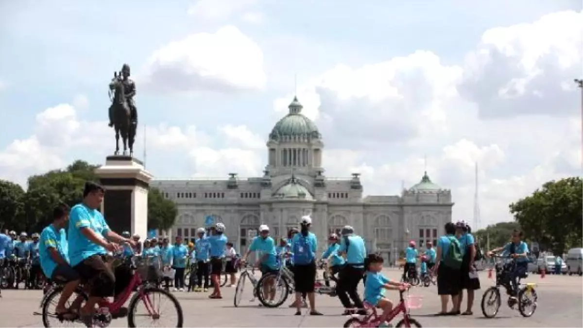 Tayland Prensi Annesi İçin Pedal Çevirdi