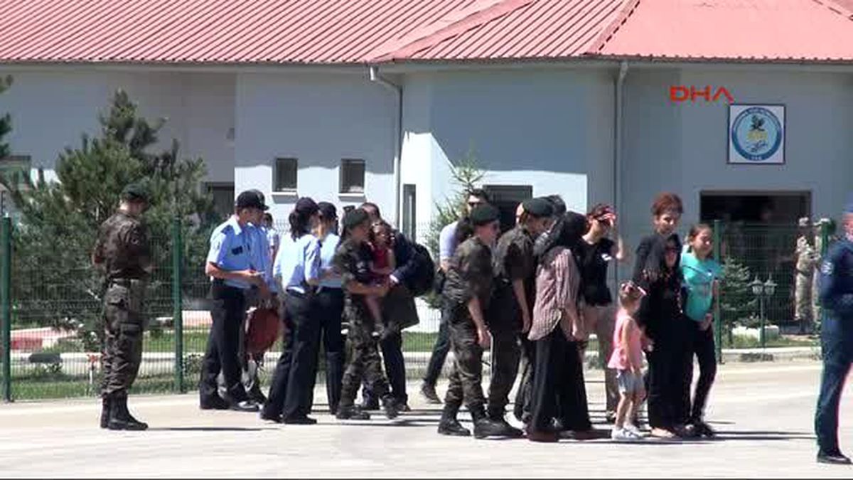 Van Şehit Başkomiser Ahmet Çamur Van Filo Komutanlığı\'ndaki Törenle Memleketine Uğurlandı