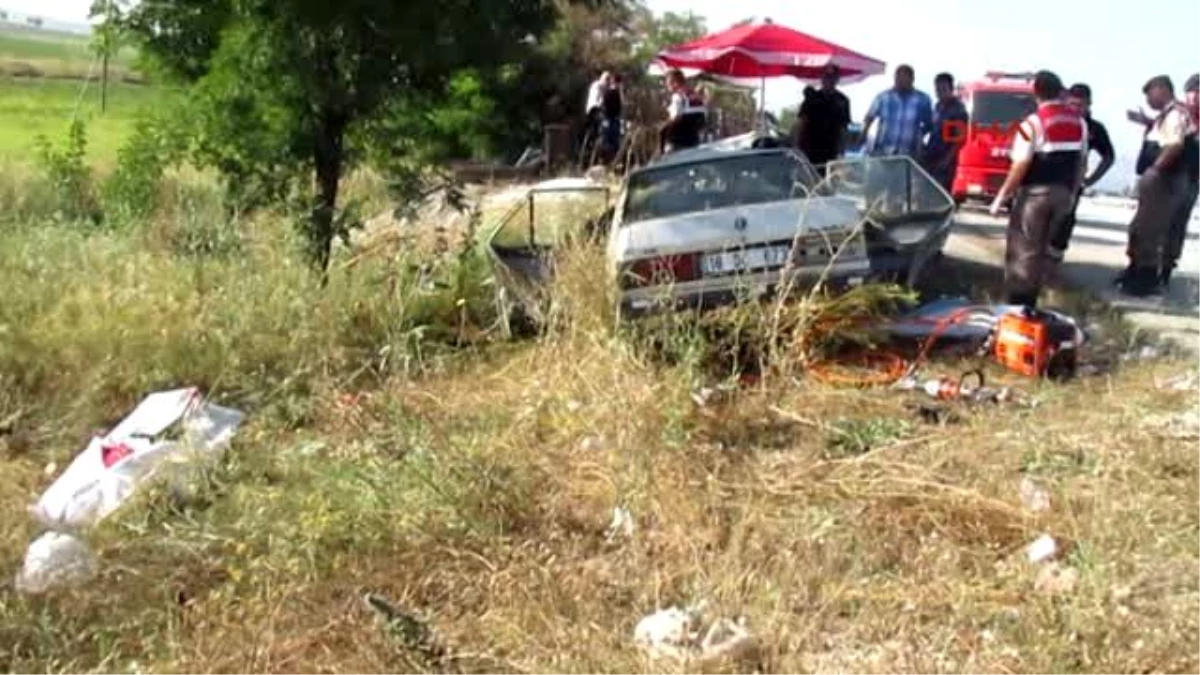 Afyonkarahisar Otomobil Kamyonete Arkadan Çarptı: 4 Ölü