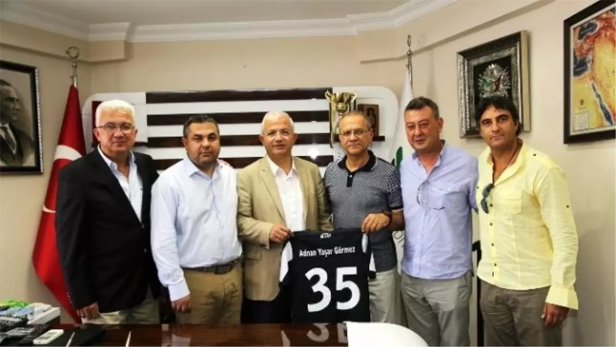 Altayspor\'dan Adnan Başkana Teşekkür Forması