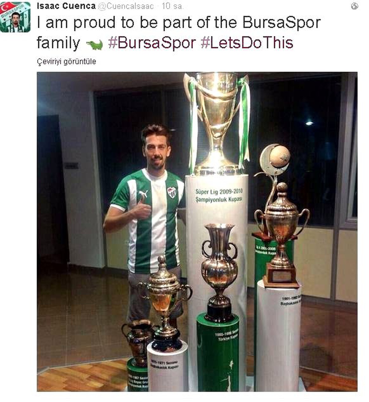 Cuenca, Bursaspor\'un Kazandığı Kupaların Yanında Poz Verdi