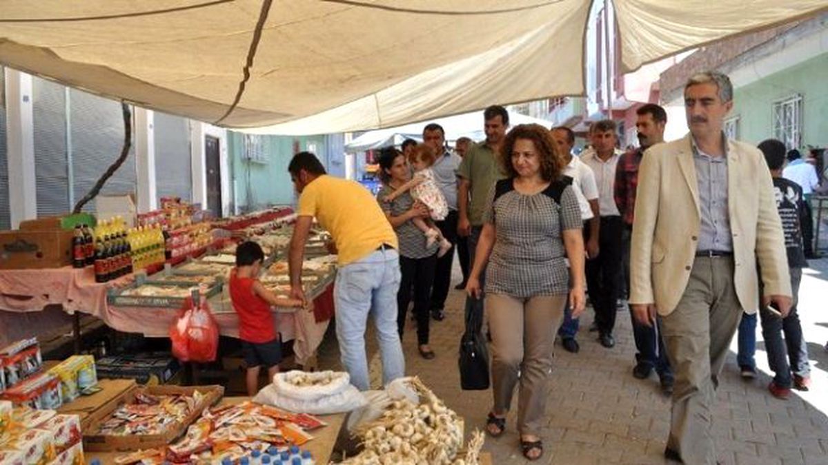Derik\'te İlk Defa Semt Pazarı Kuruldu