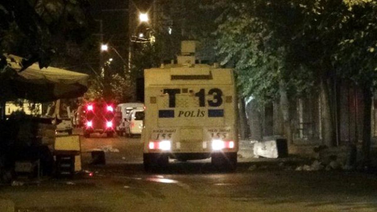 Diyarbakır\'da Gerginlik Çıkaran Gruba Müdahale Etti