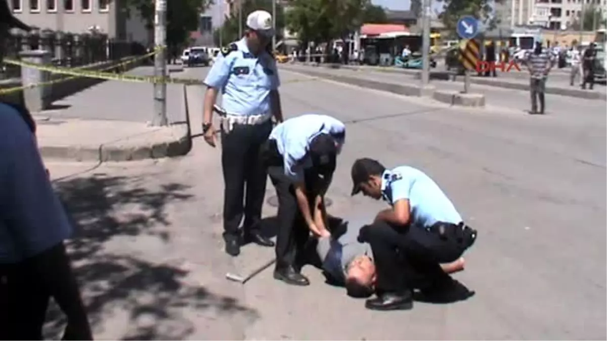 Erzurum İşyerinin Önünde Polisleri Görünce Bayıldı