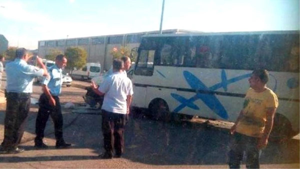 Kayseri\'de İşçileri Taşıyan Midibüs ile Minibüs Çarpıştı: 12 Yaralı
