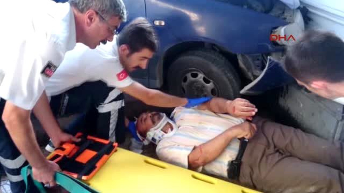 Kayseri Kaldırımda Bekleyen Vatandaşa Otomobil Çarptı
