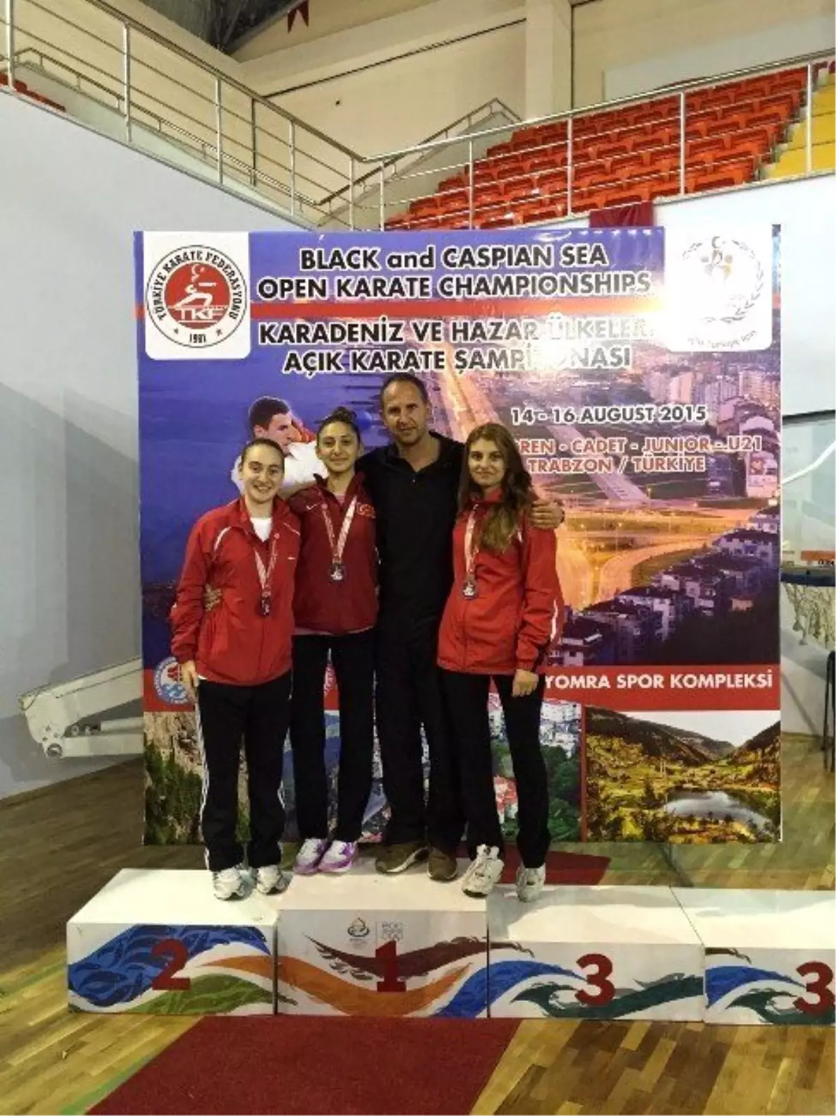 Madalya ile Döndüler