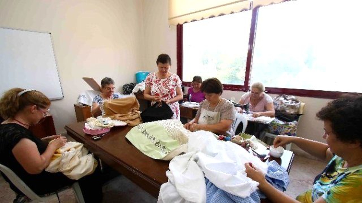 Makine Nakışı ve Takı Tasarım Kadınların Elinde Hayat Buldu