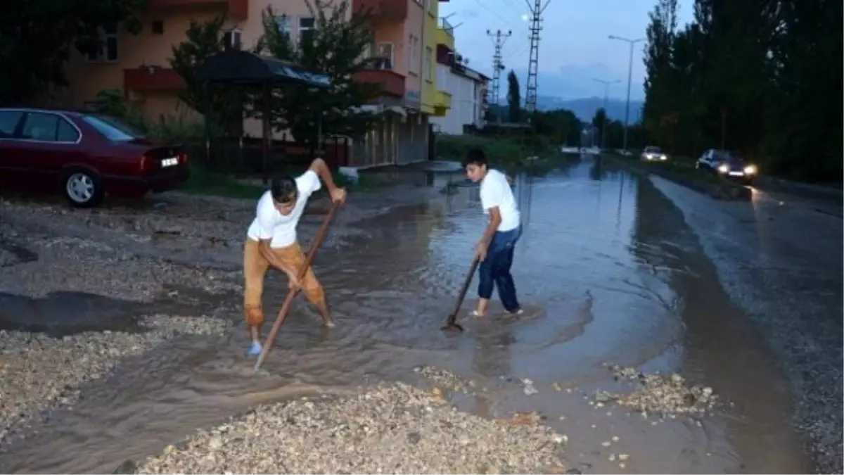 Niksar Yaz Yağmuruna Teslim Oldu