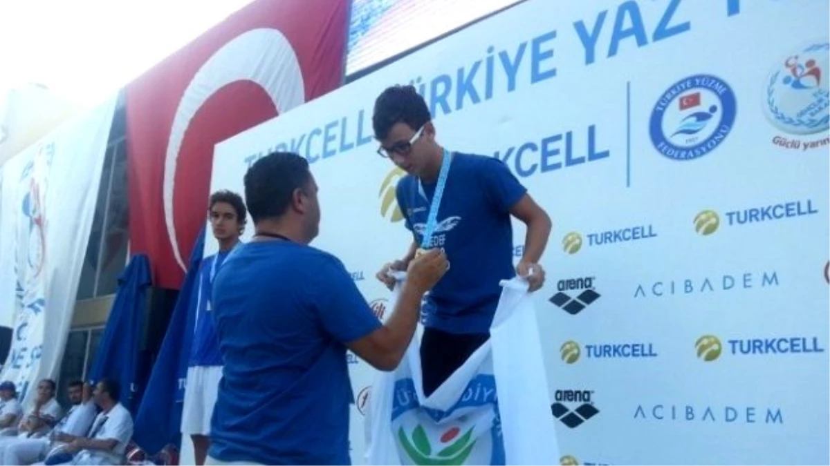 Nilüfer Belediyesporlu Yüzücüler Madalyayla Döndü