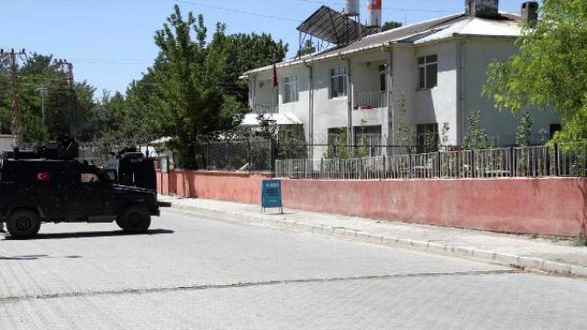 PKK\'dan Muradiye Askerlik Şubesi\'ne Saldırı