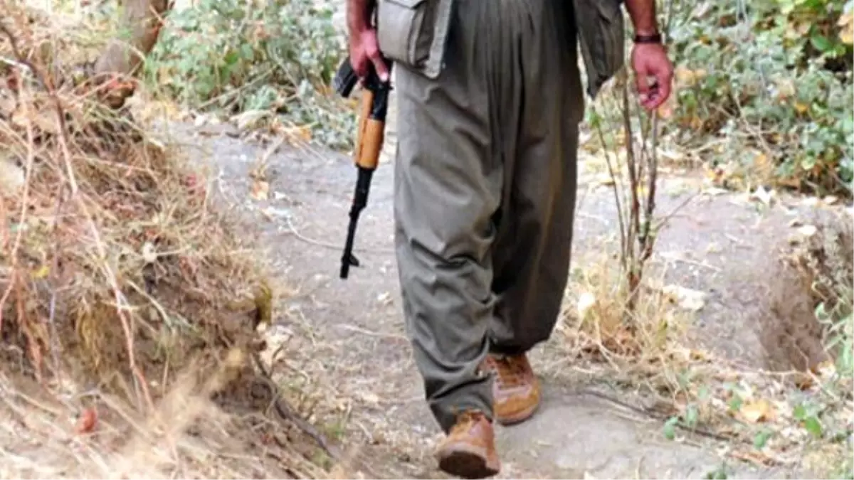 Erzurum'da PKK Minibüs Taradı, Muş, Diyarbakır ve Van'da Ortalık Karıştı