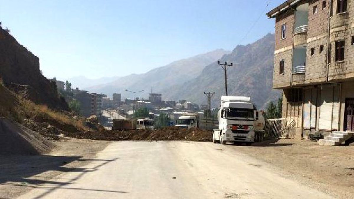 Şemdinli\'de Helikoptere Taciz Ateşi