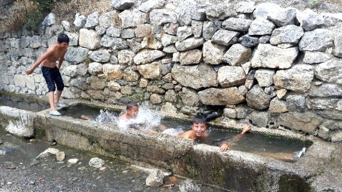 Su Yalağında Çocukların Tehlikeli Serinlemesi