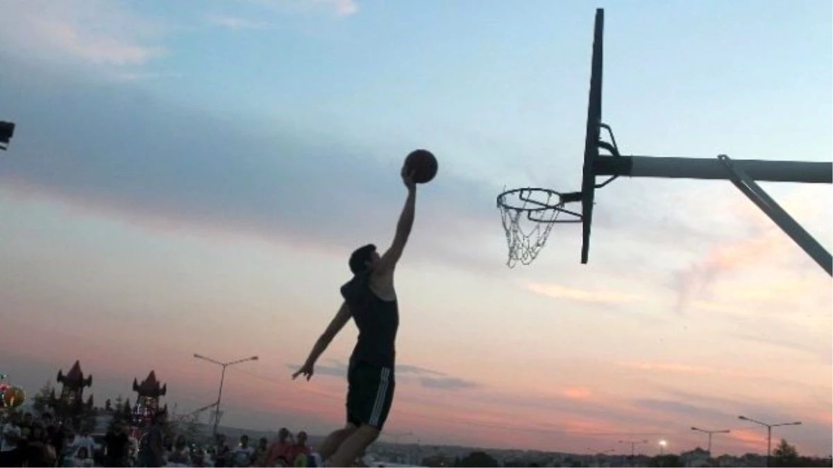 Tekirdağ\'da Sokak Basketbolu Heyecanı