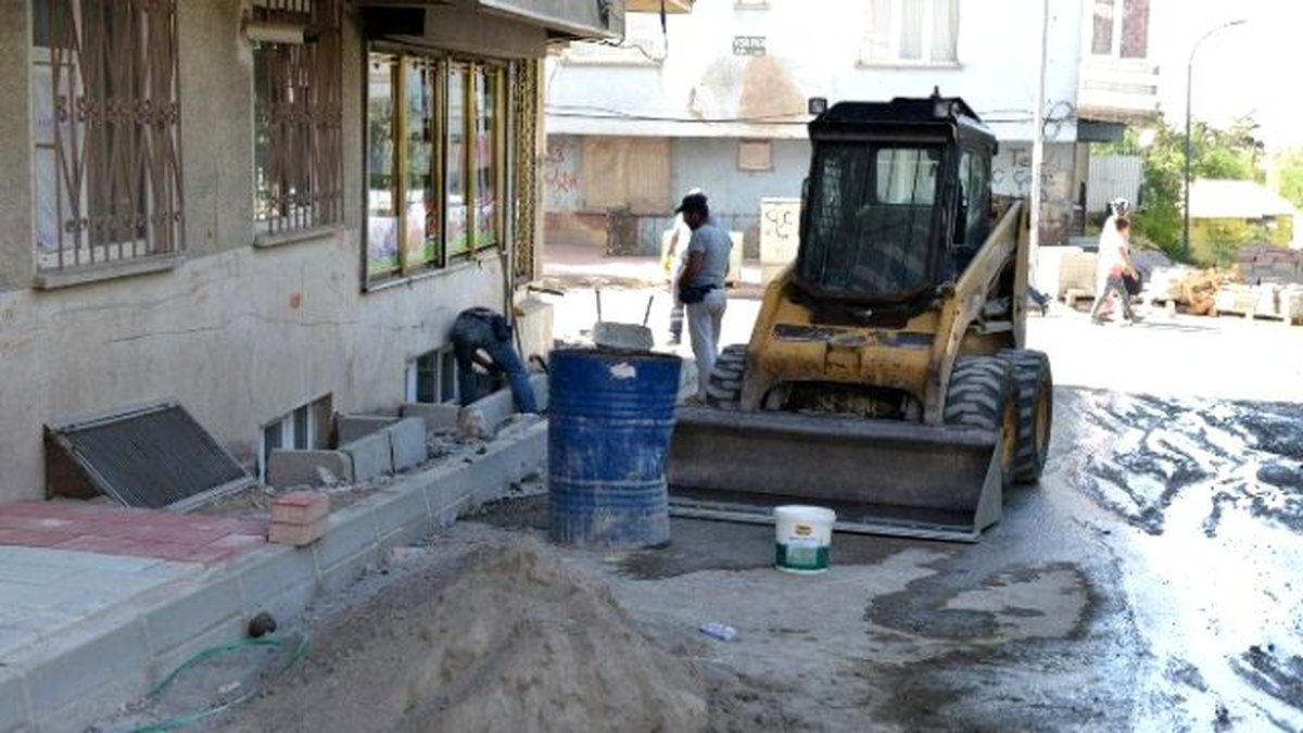 Yakutiye Belediyesi, İlçeyi Sağlam ve Estetik Kaldırımlarla Donatmaya Devam Ediyor