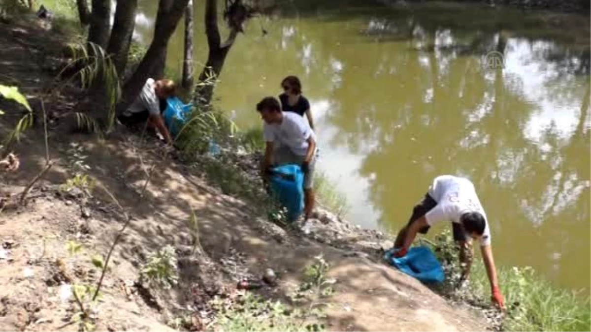 Avrupalı Öğrenciler Mesire Alanını Temizledi