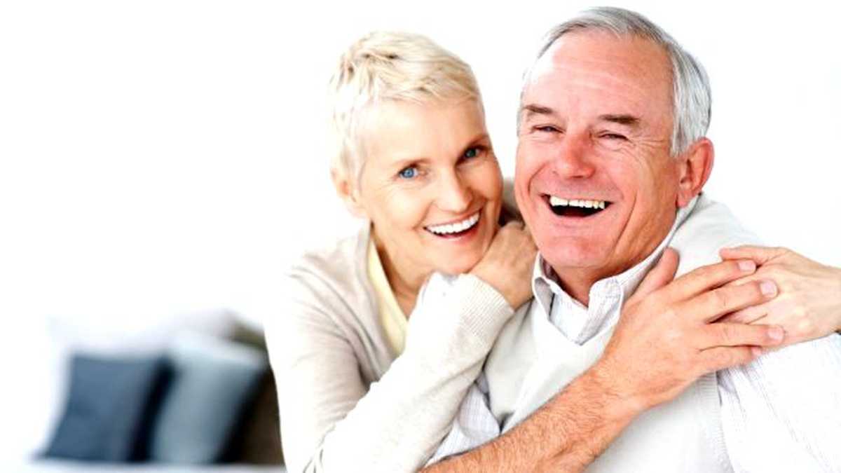 Bonding ve Beyazlatma Sayesinde Dişler Yaşınızı Ele Veremeyecek