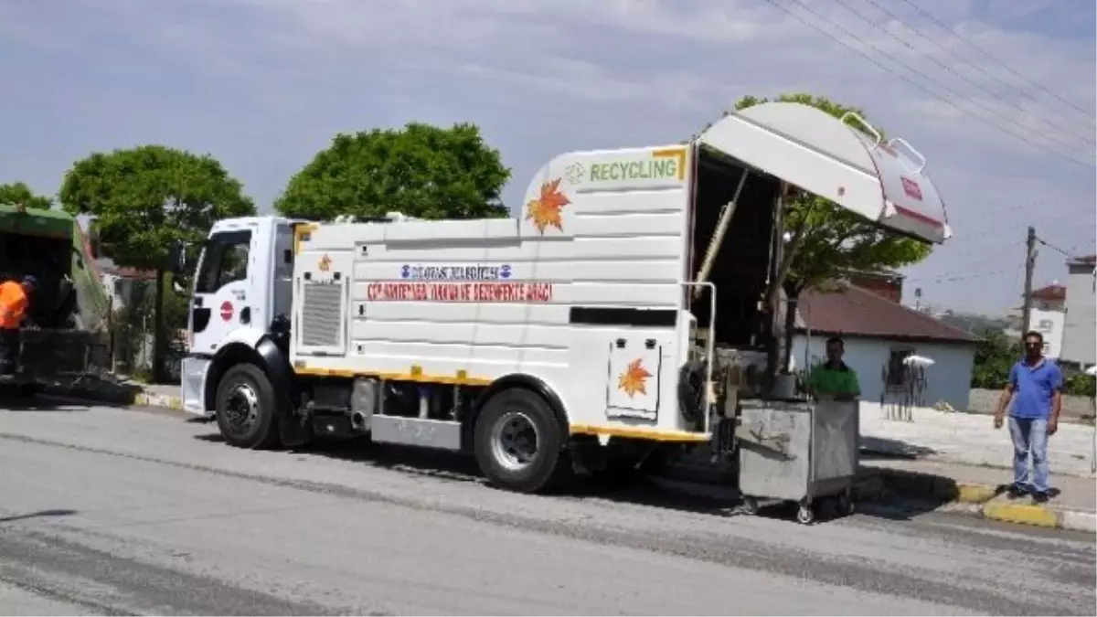 Dezenfekte Aracı Sokakları Yıkıyor