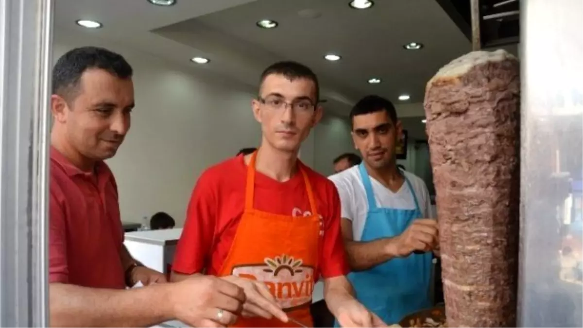 Döner Ustalarının Sıcakla İmtihanı