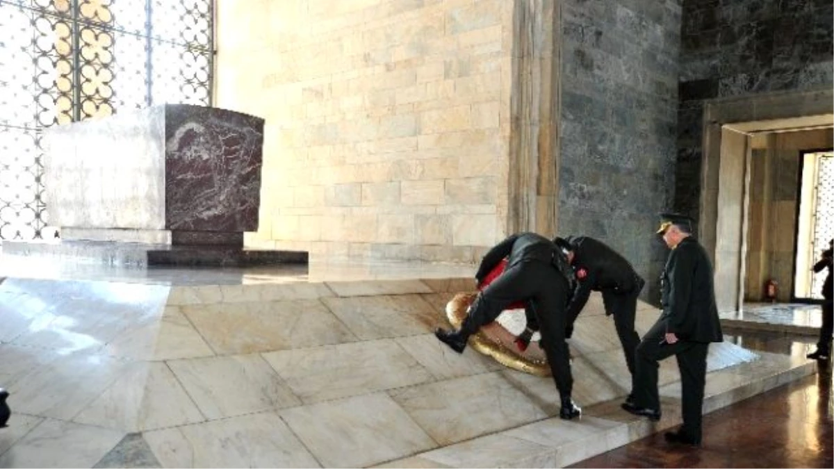 Genelkurmay Başkanı Orgeneral Özel, Anıtkabir\'i Ziyaret Etti