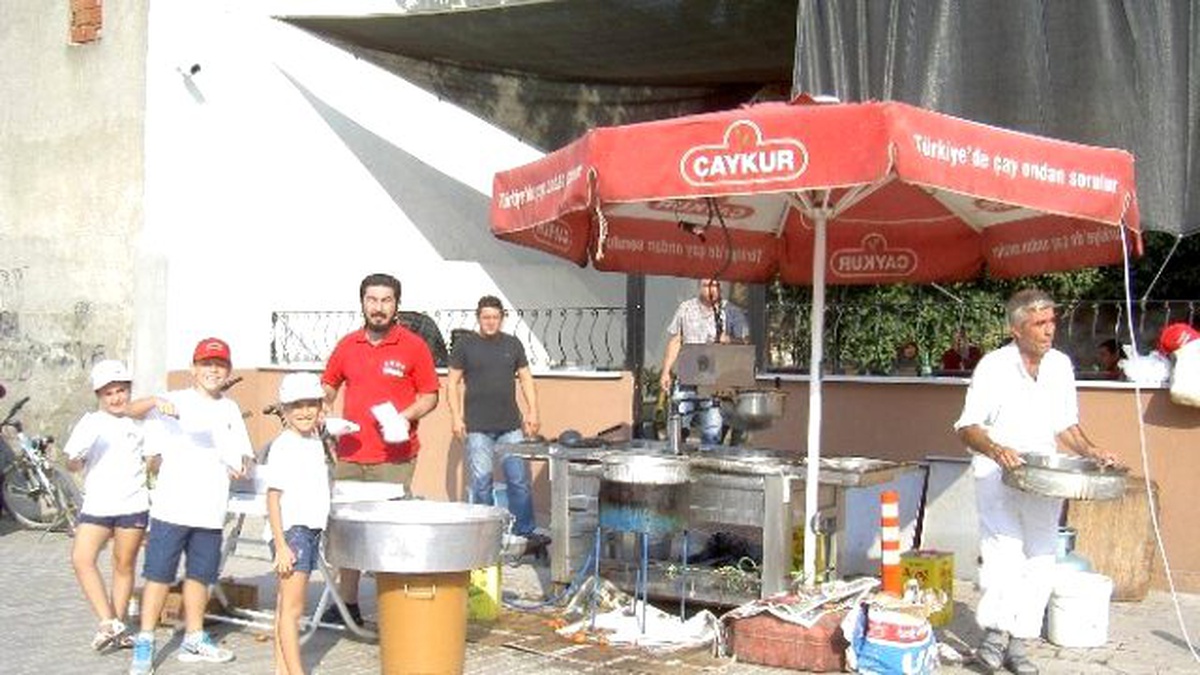 Gönen\'de, Gölcük Şehitleri İçin Hayır Yapıldı