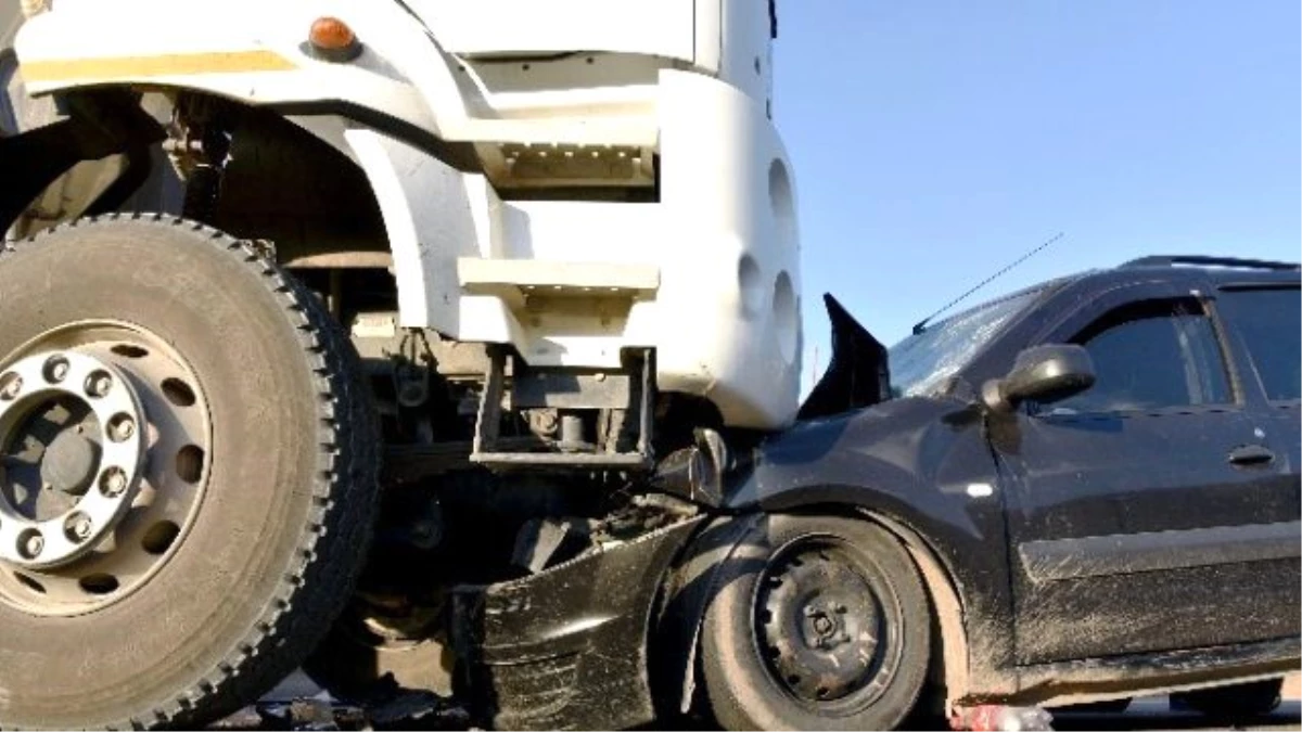 Gümüşhane\'de Trafik Kazası: 1 Ölü, 4 Yaralı